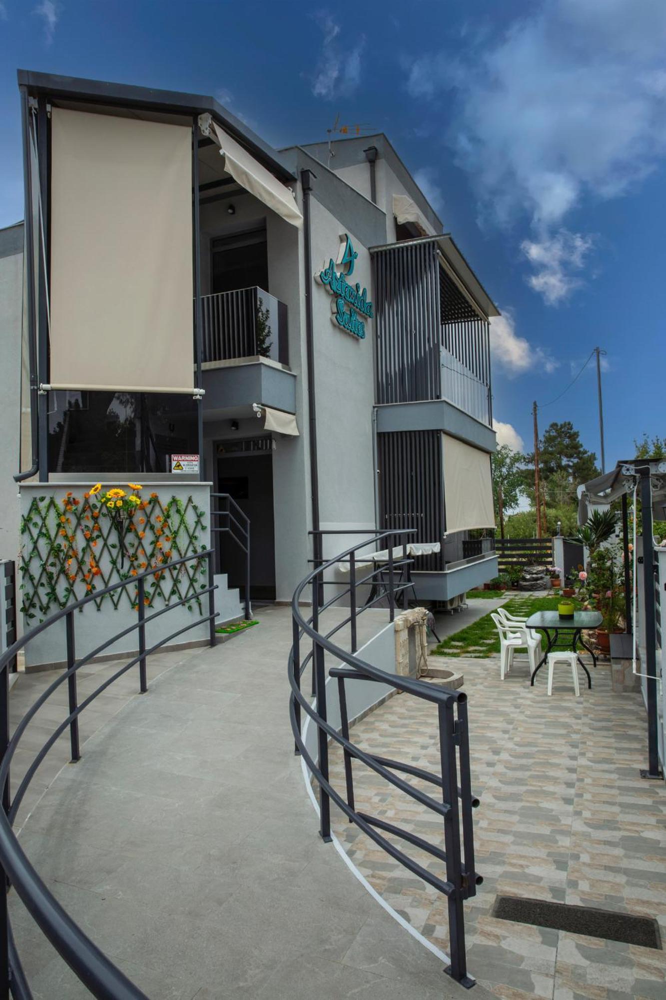 Artemida Suites Hanioti Ngoại thất bức ảnh